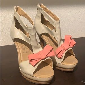 Brand new high heels. Size 8. Beige with pink bow.